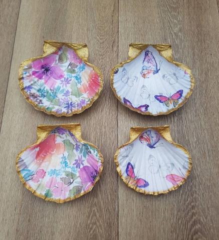 Seashells painted with gold and floral decor